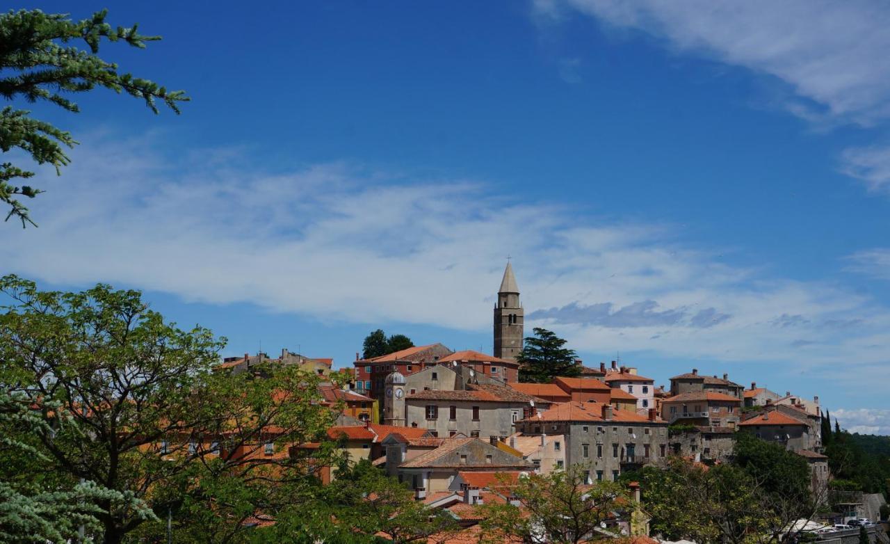Studio Apartment Michelle - Intermezzo With Sea View Rabac Buitenkant foto