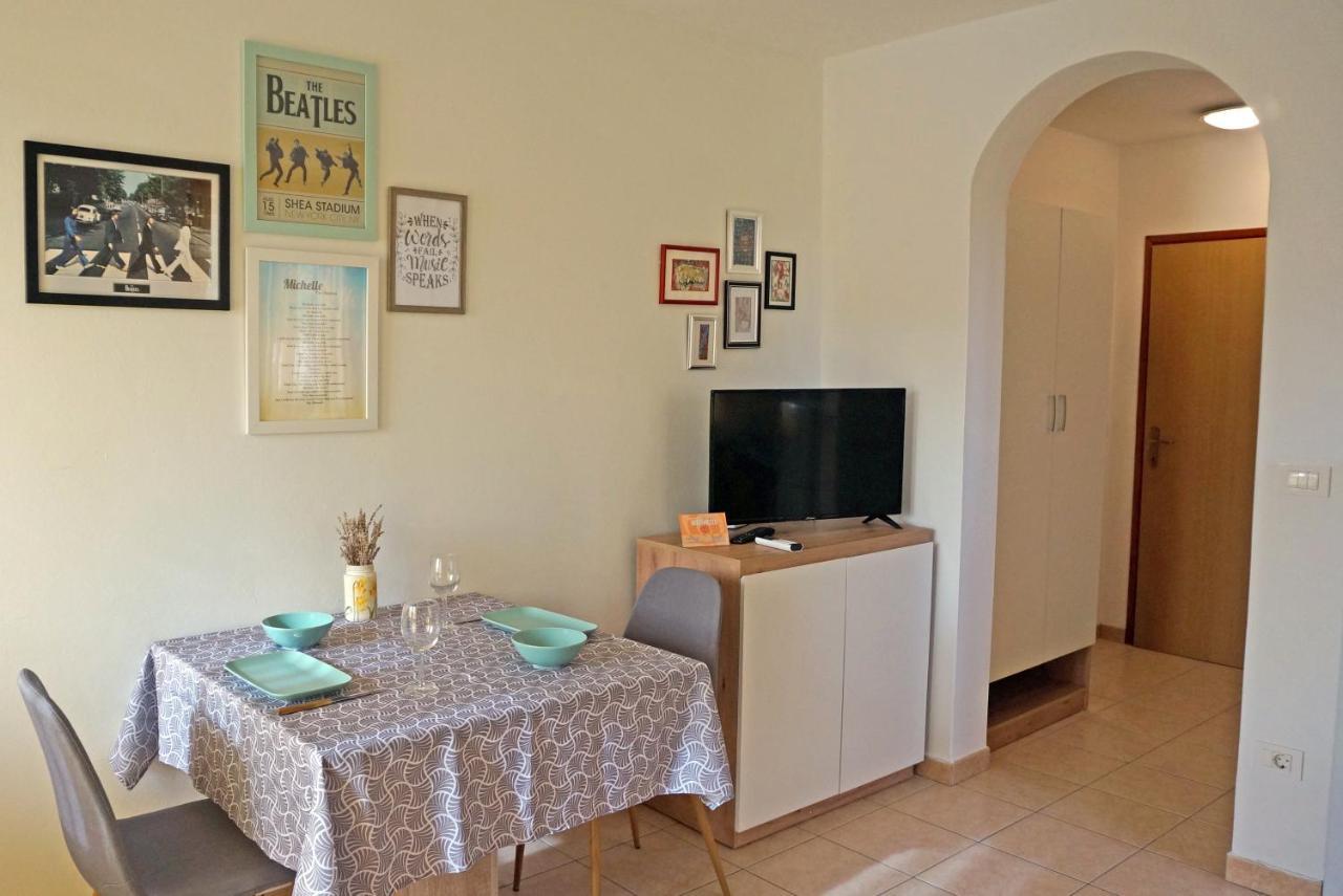 Studio Apartment Michelle - Intermezzo With Sea View Rabac Buitenkant foto