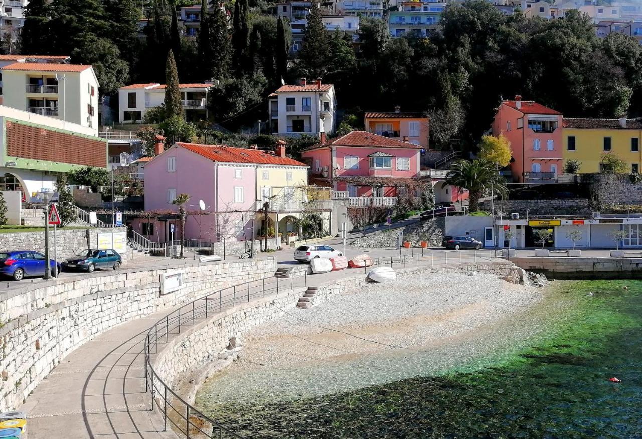 Studio Apartment Michelle - Intermezzo With Sea View Rabac Buitenkant foto