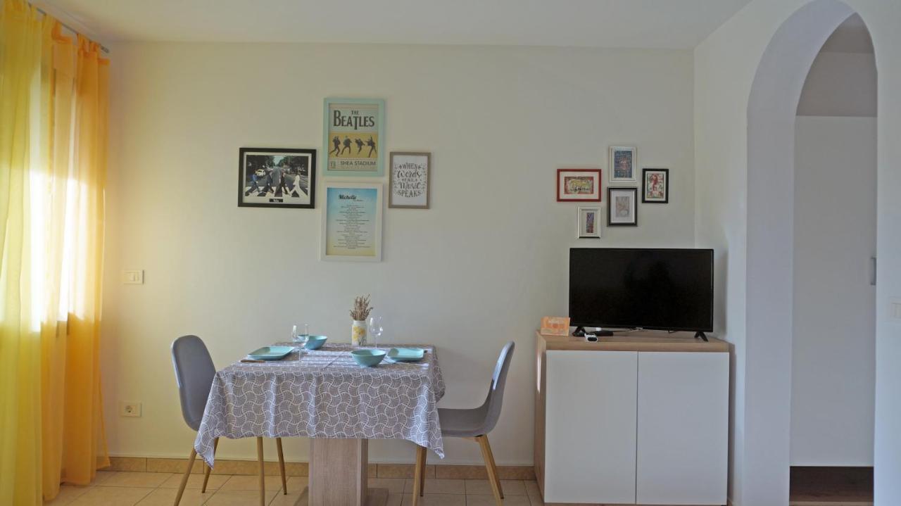 Studio Apartment Michelle - Intermezzo With Sea View Rabac Buitenkant foto