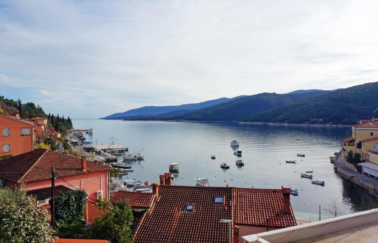 Studio Apartment Michelle - Intermezzo With Sea View Rabac Buitenkant foto