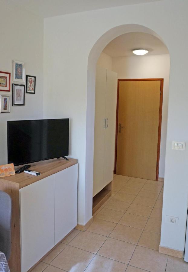Studio Apartment Michelle - Intermezzo With Sea View Rabac Buitenkant foto